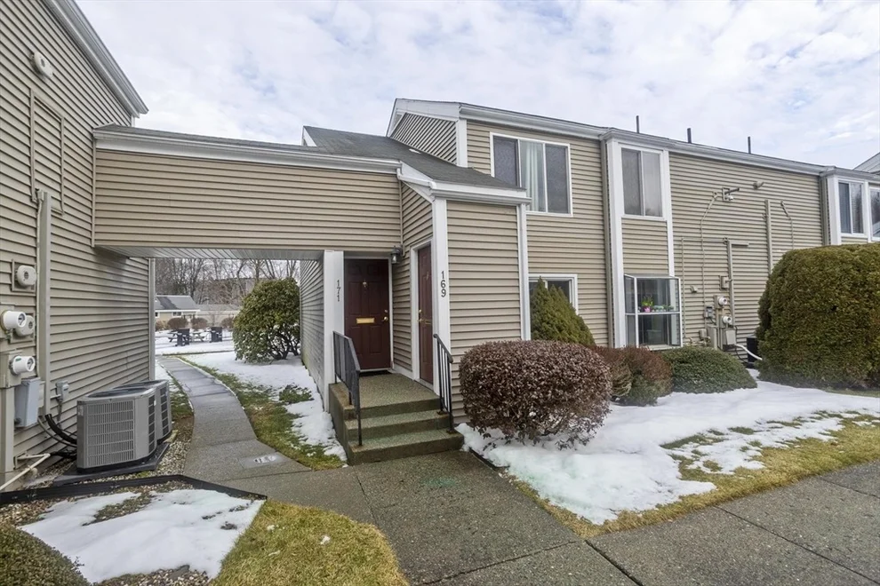 Unit for sale at 169 Nassau Dr, Springfield, MA 01129