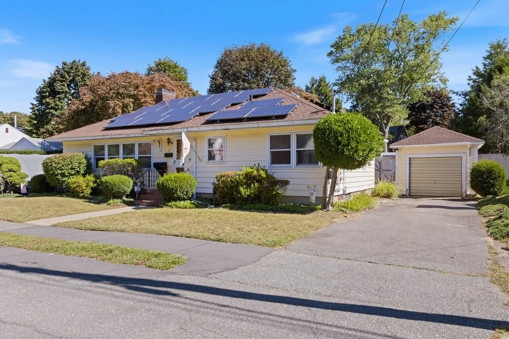 Unit for sale at 4 Oakhurst Rd, Beverly, MA 01915