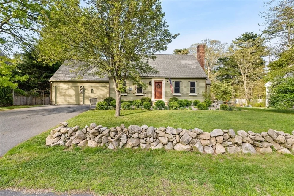 Unit for sale at 42 Joanne Dr, Marion, MA 02738