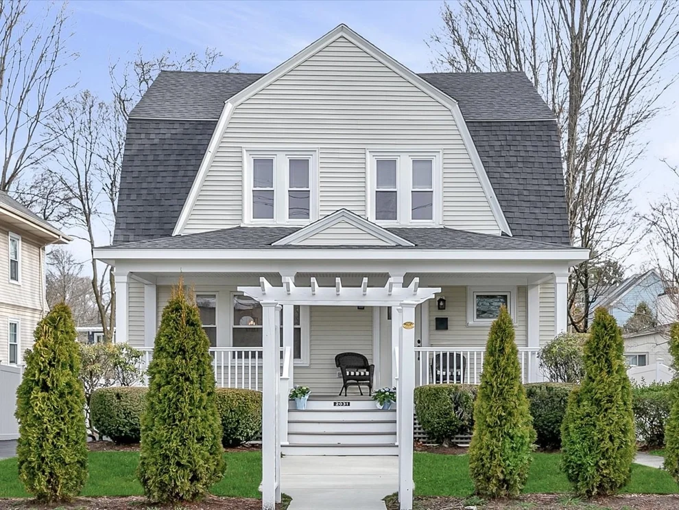 Unit for sale at 2031 Commonwealth, Newton, MA 02466