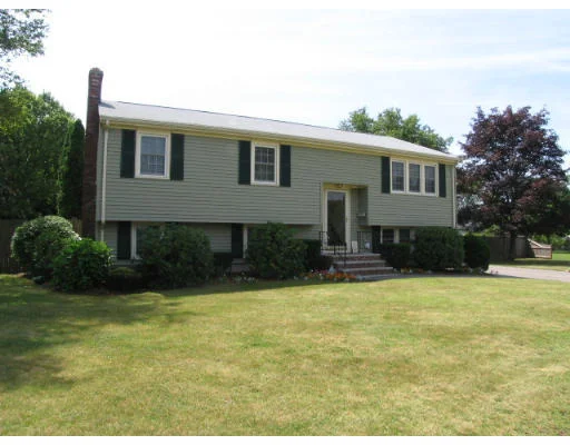 Unit for sale at 7 Childs Ln, Foxboro, MA 02035