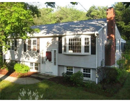Unit for sale at 10 Kings Grant Rd, Westborough, MA 01581