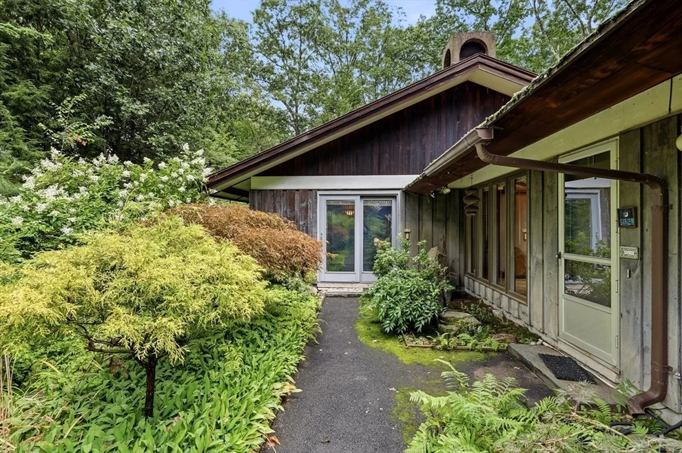 Unit for sale at 8 Morgan Cir, Amherst, MA 01002