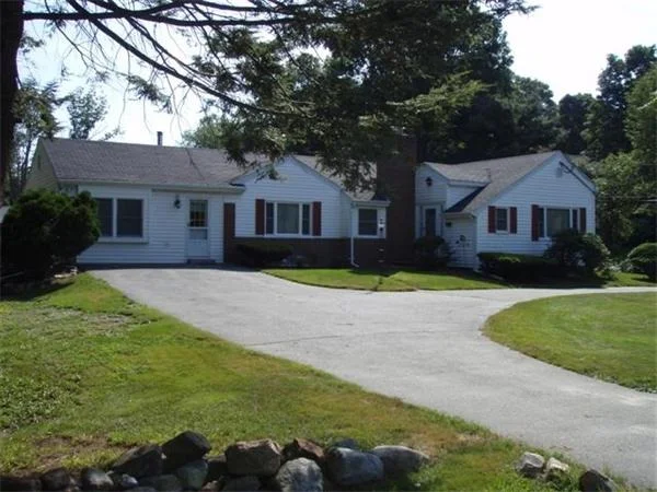 Unit for sale at 99 Main St, Topsfield, MA 01983