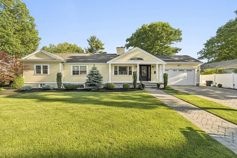 Unit for sale at 6 Suntaug Street, Lynnfield, MA 01940