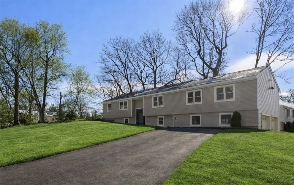 Unit for sale at 54 Highland Glen Dr, Randolph, MA 02368