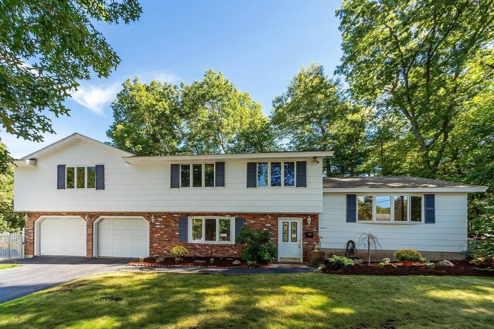 Unit for sale at 7 Gaywood Cir, Peabody, MA 01960
