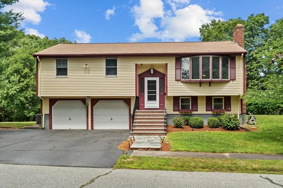 Unit for sale at 9 Brentwood Dr, Reading, MA 01867