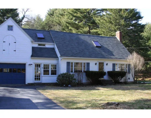 Unit for sale at 38 Mechanic St, Upton, MA 01568
