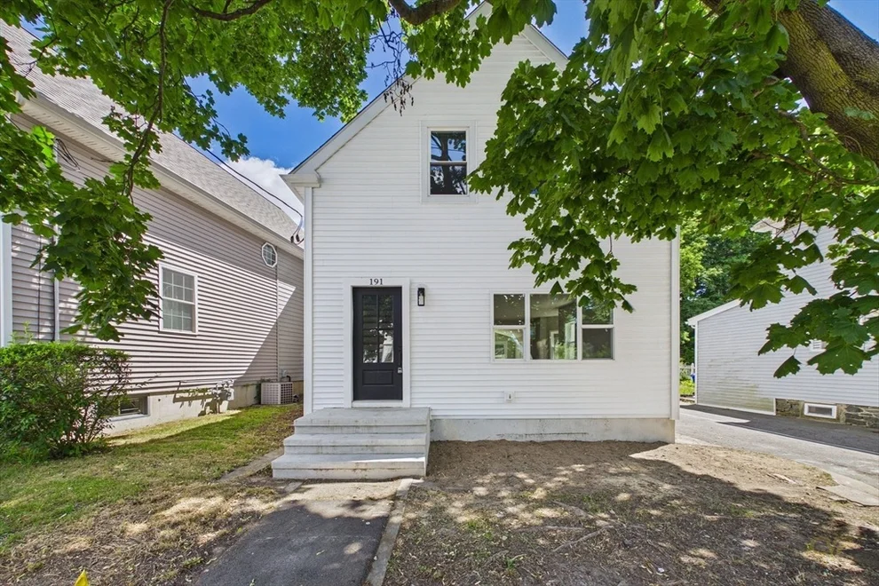 Unit for sale at 191 Bay St, Taunton, MA 02780