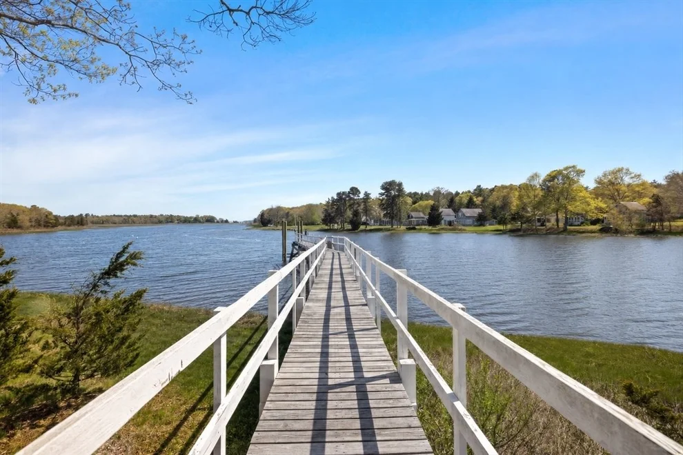 Unit for sale at 7 Blackhall Court, Marion, MA 02738