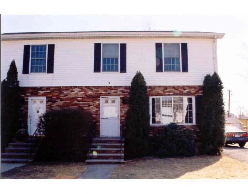 Unit for sale at 2B Anjo Lane, Saugus, MA 01906
