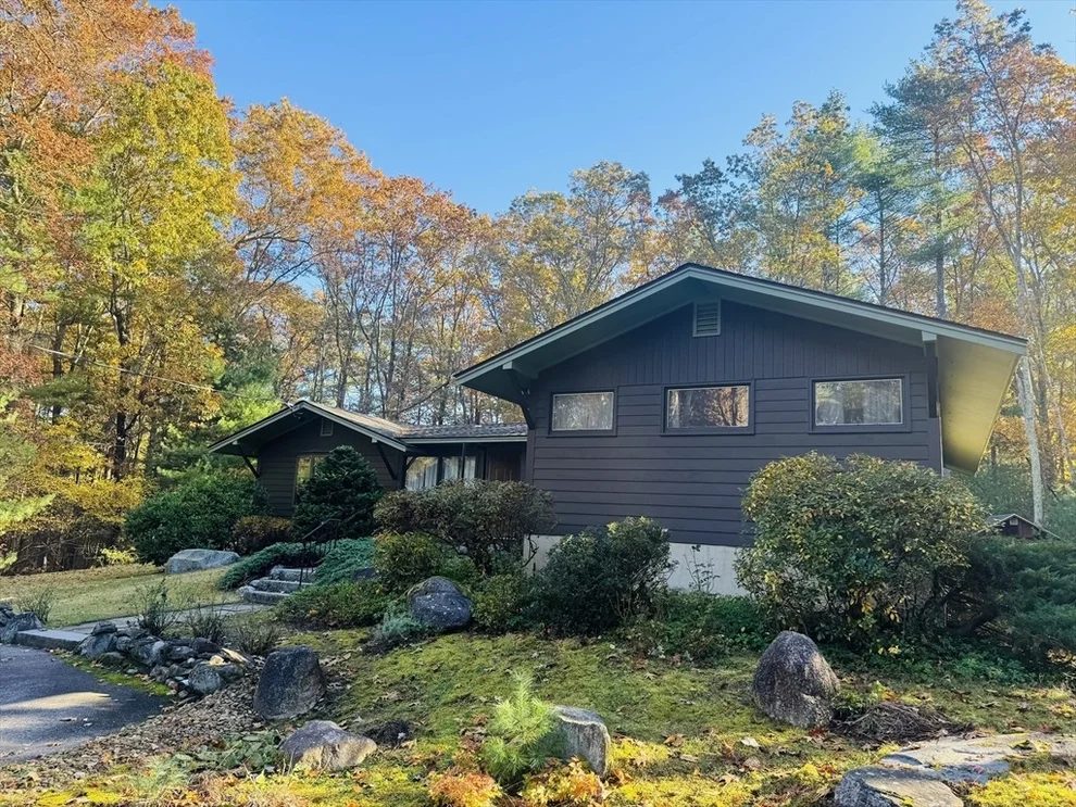 Unit for sale at 628 Stow Rd, Boxborough, MA 01719