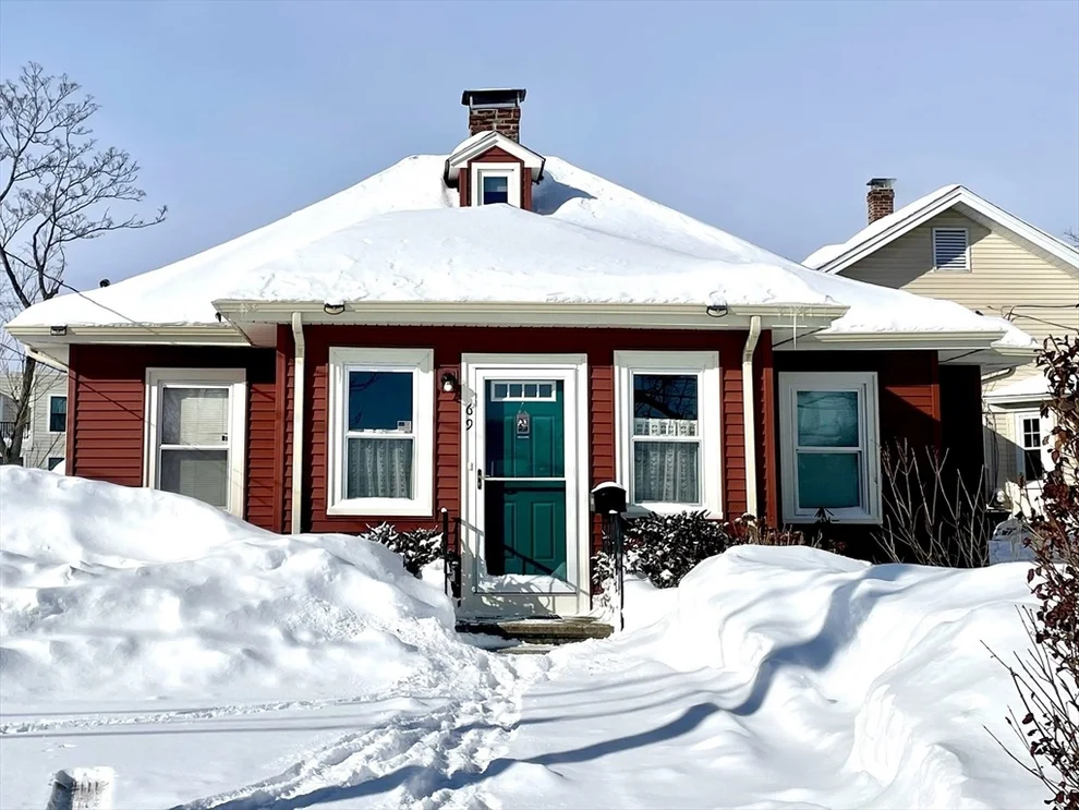 Unit for sale at 69 Ash Street, Reading, MA 01867