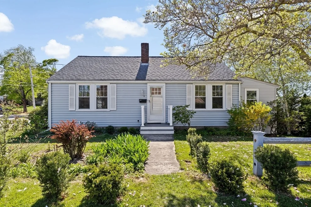 Unit for sale at 6 Holbrook Rd, Weymouth, MA 02191