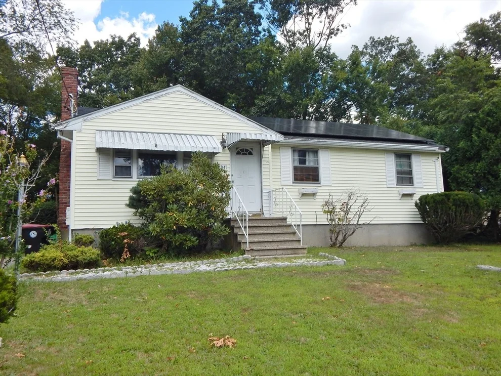 Unit for sale at 104 Crestfield Dr, Brockton, MA 02302