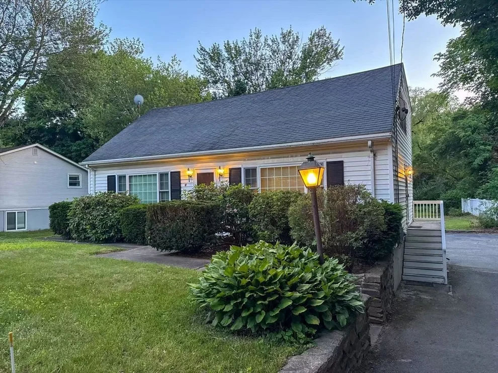 Unit for sale at 112 Marlboro Rd, Southborough, MA 01772