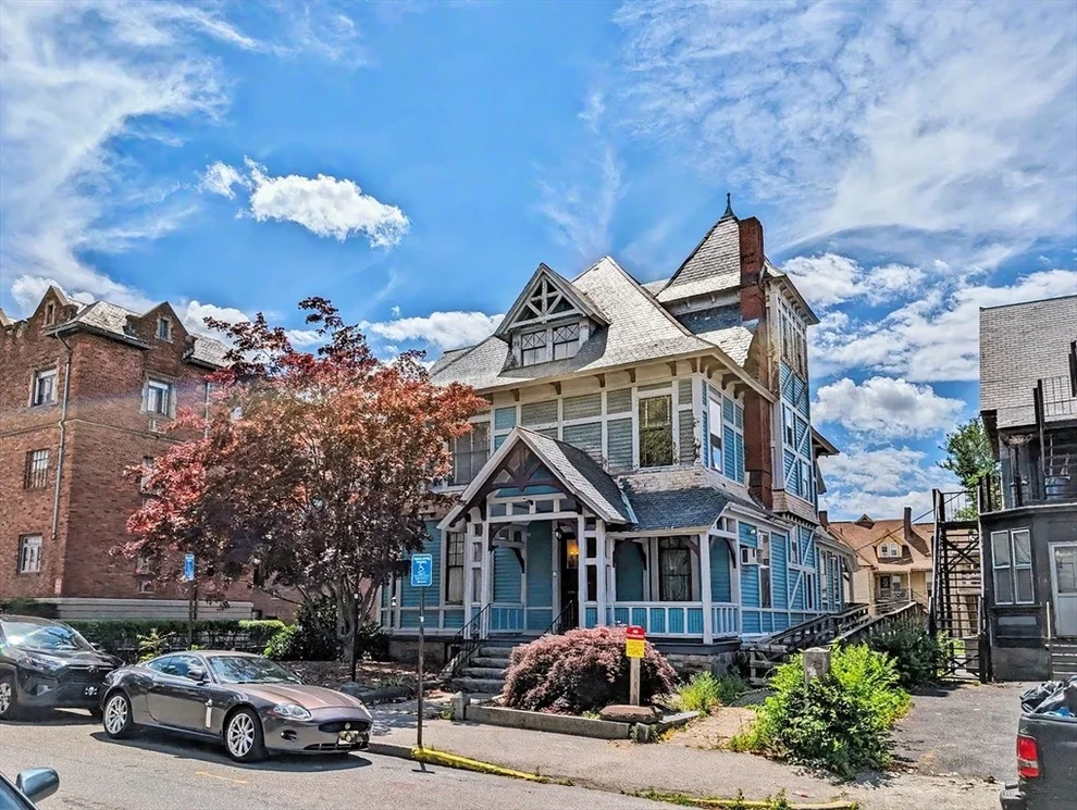 Unit for sale at 23 Fruit St, Worcester, MA 01609