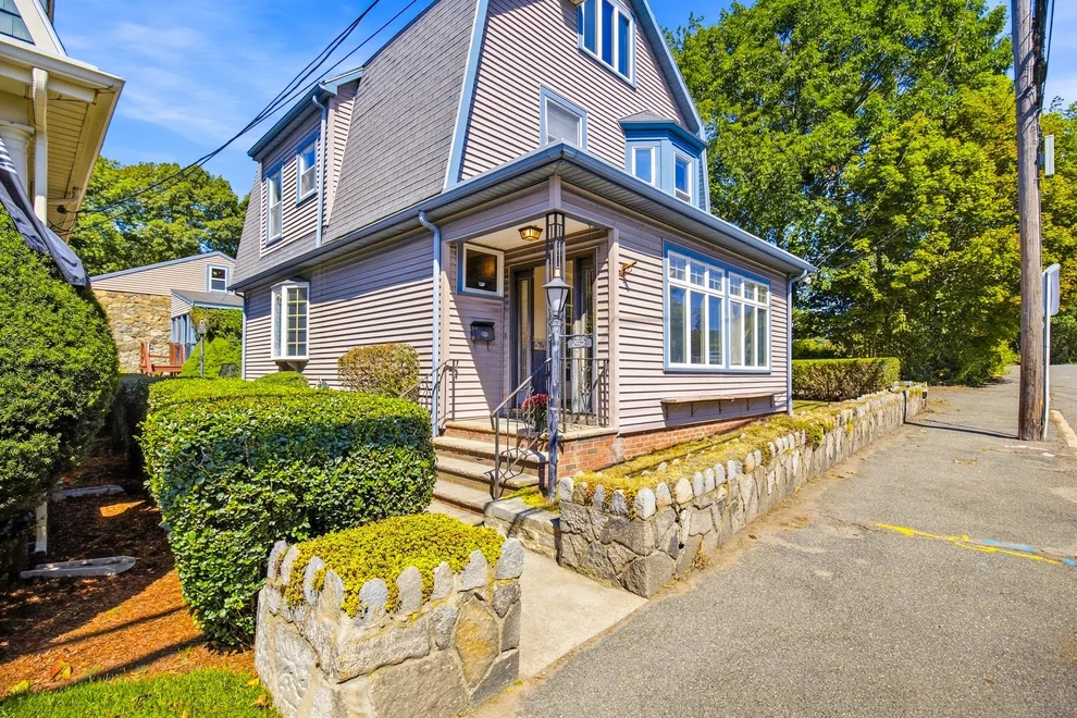 Unit for sale at 262 Essex St, Swampscott, MA 01907