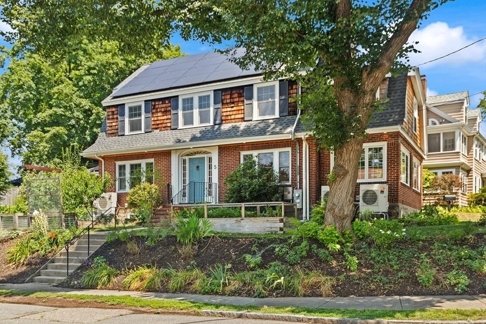 Unit for sale at 5 Mayflower Ter, Newton, MA 02461