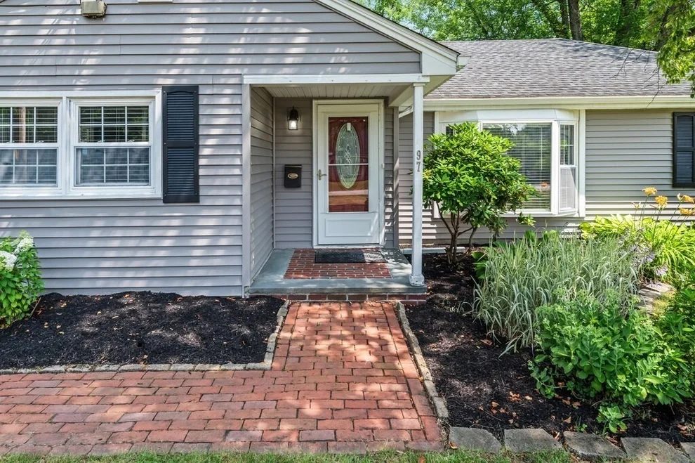 Unit for sale at 97 Crescent St, Shrewsbury, MA 01545