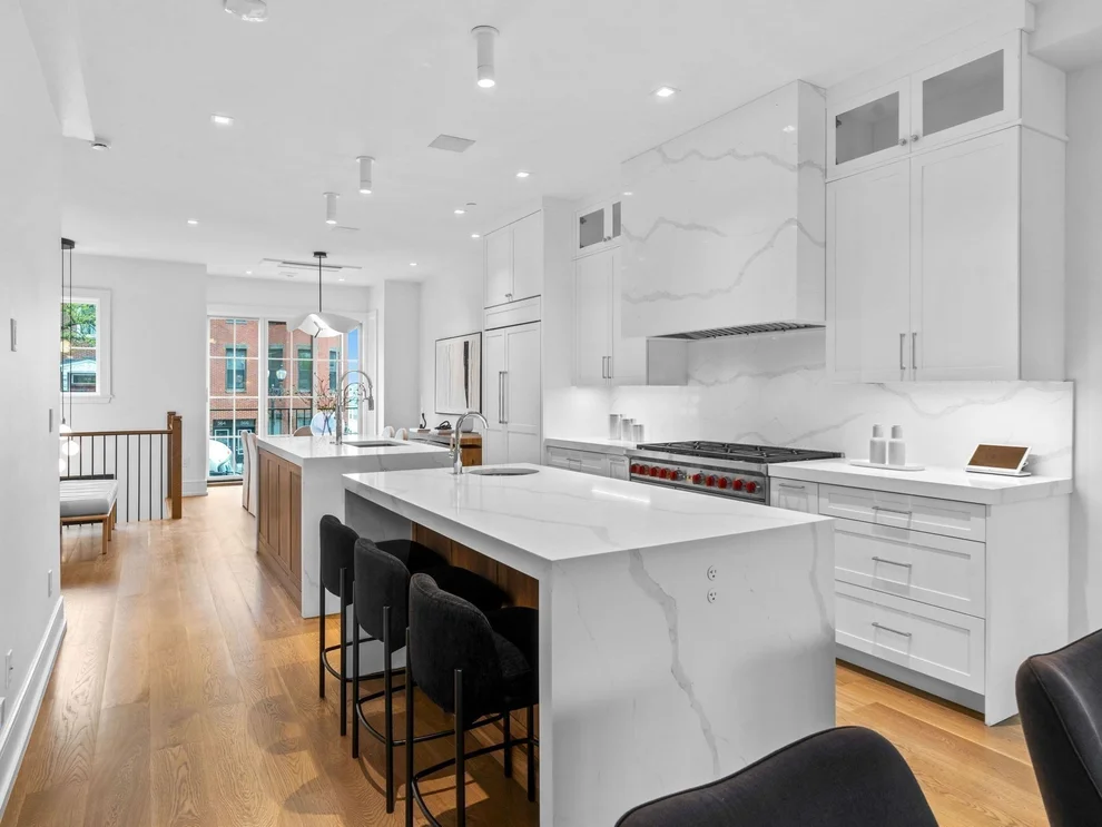 Unit for sale at 555 E Broadway, Boston, MA 02127