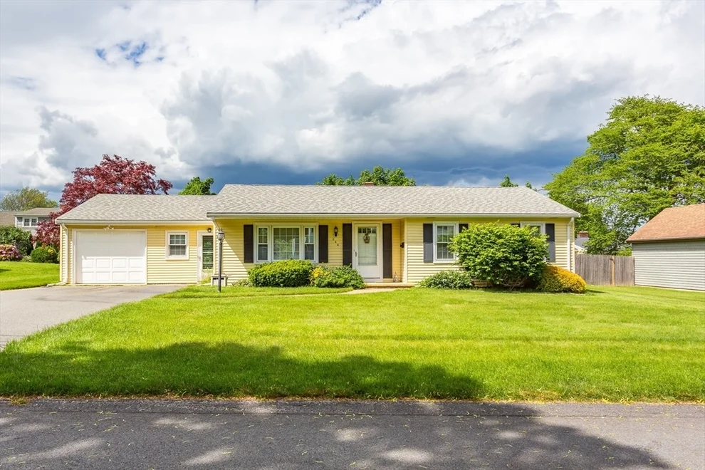 Unit for sale at 244 Connecticut Ave, Somerset, MA 02726