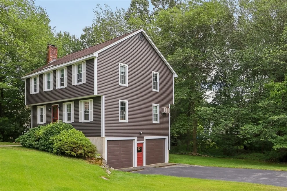 Unit for sale at 5 Sycamore Rd, Methuen, MA 01844