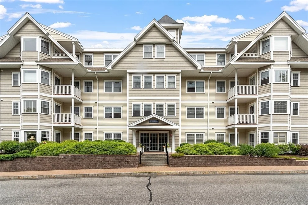 Unit for sale at 4 Sterling Hill Lane, Exeter, NH 03833