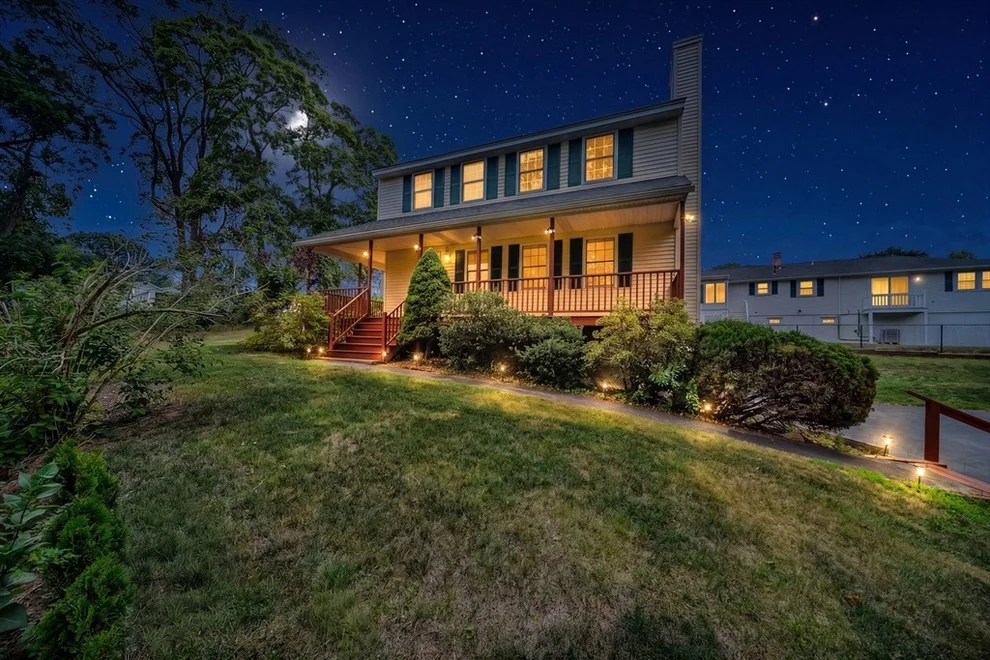 Unit for sale at 15 Aberdeen Rd, Methuen, MA 01844