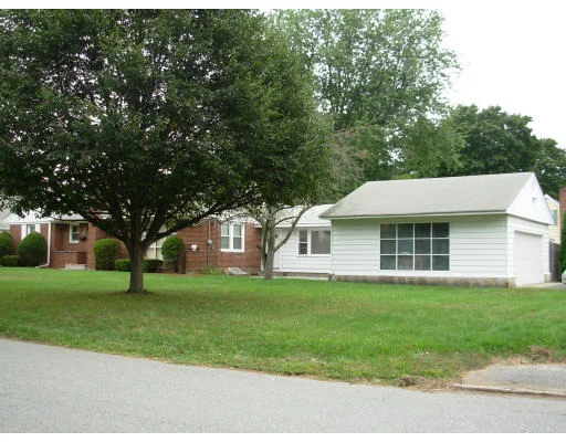 Unit for sale at 7 Pincushion Rd, Framingham, MA 01702