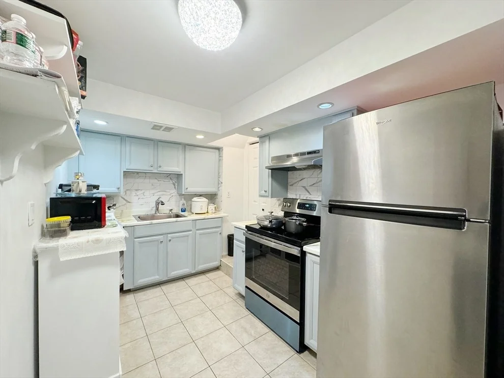 Unit for sale at 195 Thomas Burgin Pkwy, Quincy, MA 02169