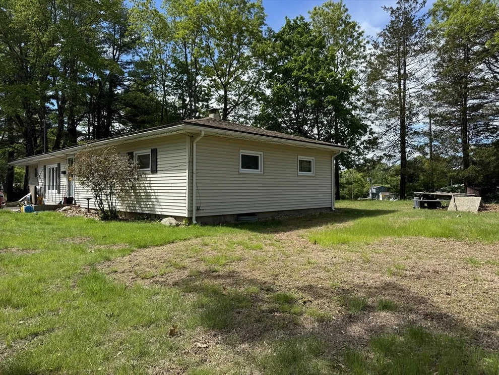 Unit for sale at 29 Mayflower Rd, Leicester, MA 01524