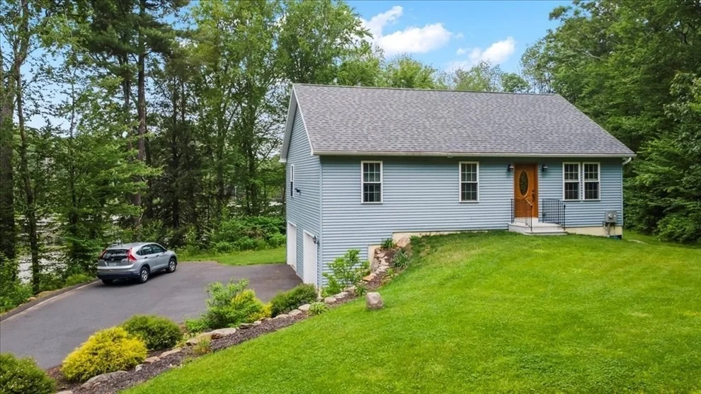 Unit for sale at 1085 Southbridge Rd, Warren, MA 01585