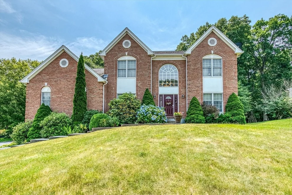 Unit for sale at 22 Faulkner Road, Shrewsbury, MA 01545