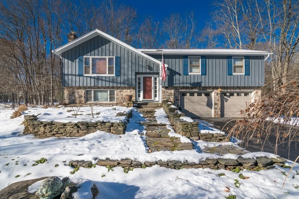 Unit for sale at 177 Edgewood Rd, West Springfield, MA 01089