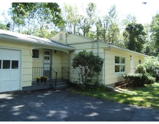 Unit for sale at 7 Woodland Dr, Leicester, MA 01524