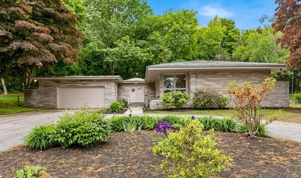 Unit for sale at 124 Mount Vernon Rd W, Weymouth, MA 02189