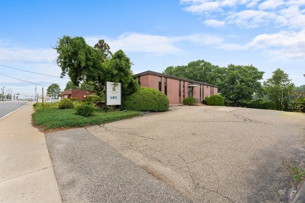 Unit for sale at 680 Warren Av, East Providence, RI 02914
