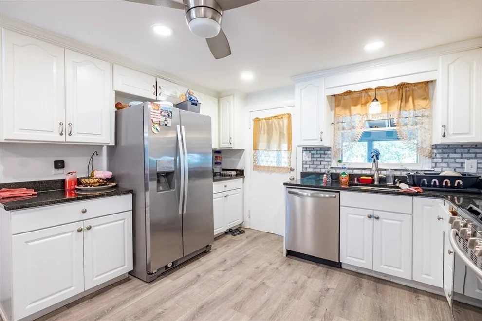 Unit for sale at 6 Curtis Rd, Saugus, MA 01906