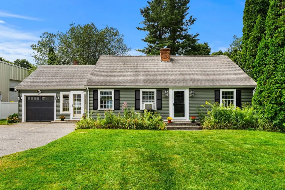 Unit for sale at 369 Main St, Holden, MA 01520