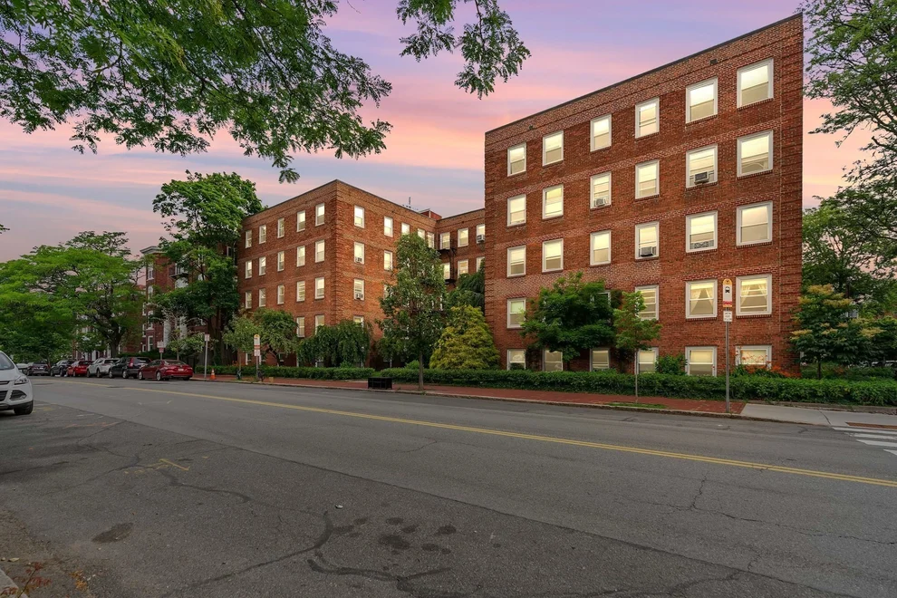 Unit for sale at 395 Broadway, Cambridge, MA 02139