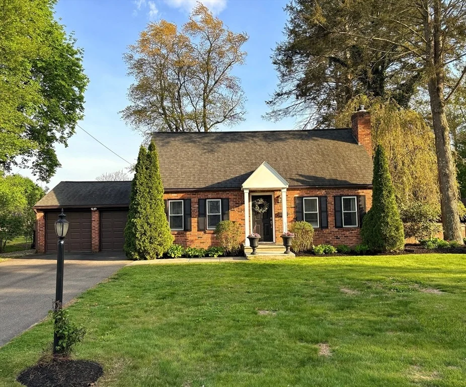 Unit for sale at 129 Elm St, Agawam, MA 01001