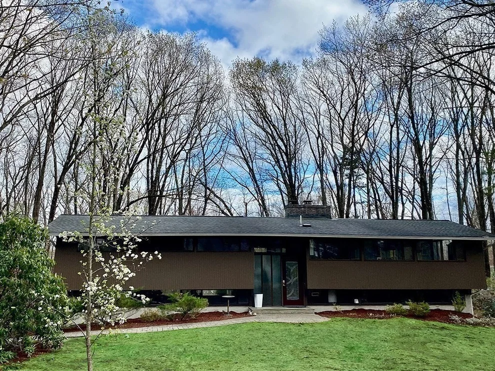 Unit for sale at 9 Hampton Ln, Andover, MA 01810