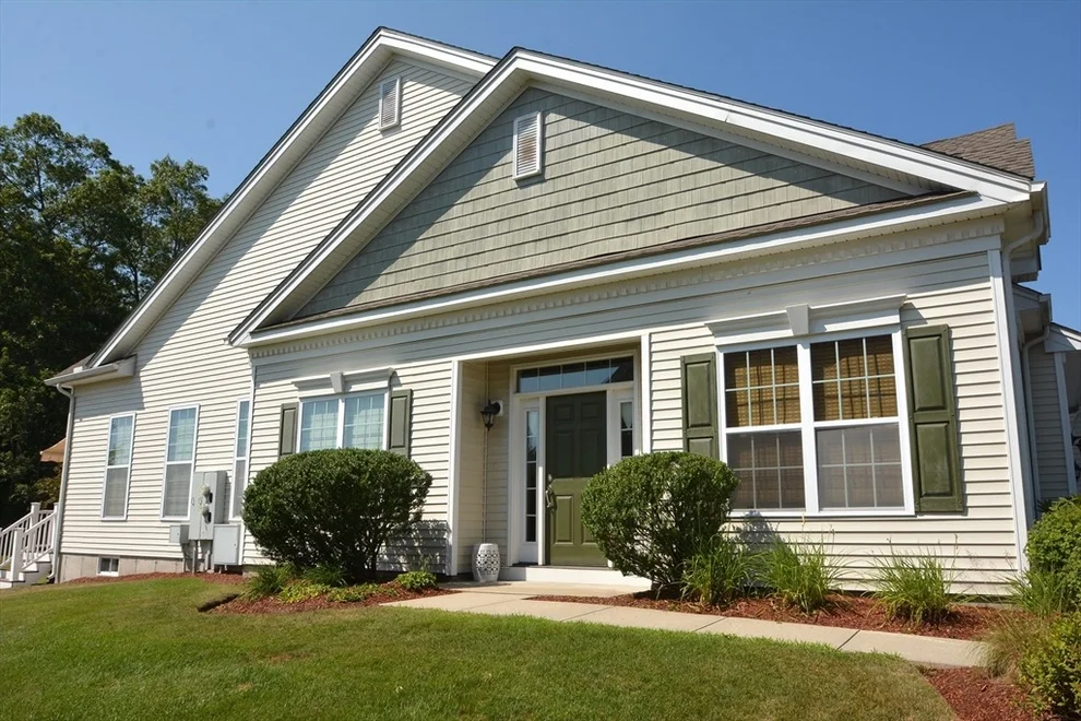 Unit for sale at 8 Hopkins Circle, Methuen, MA 01844