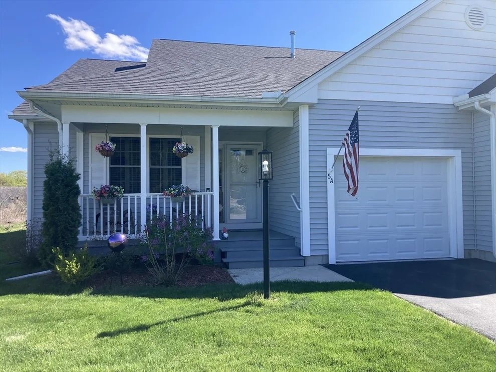 Unit for sale at 5 Litchfield Ln, Webster, MA 01570