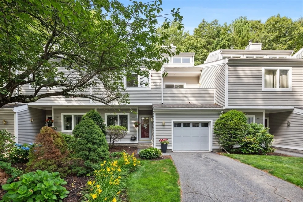 Unit for sale at 903 Pine Brook Dr, Peabody, MA 01960