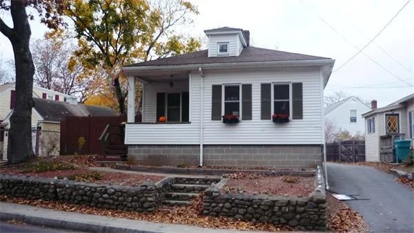 Unit for sale at 54 Oak St, Uxbridge, MA 01569