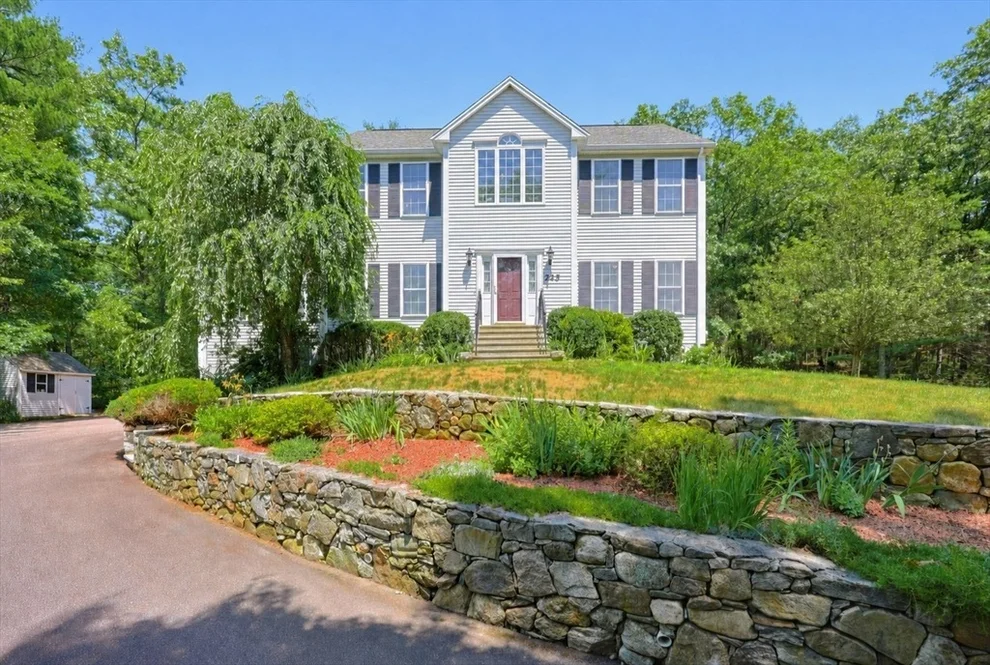 Unit for sale at 225 Daniels St, Franklin, MA 02038