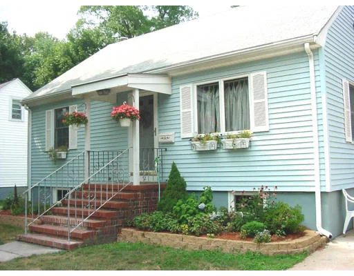 Unit for sale at 72 Brattle St, Arlington, MA 02474